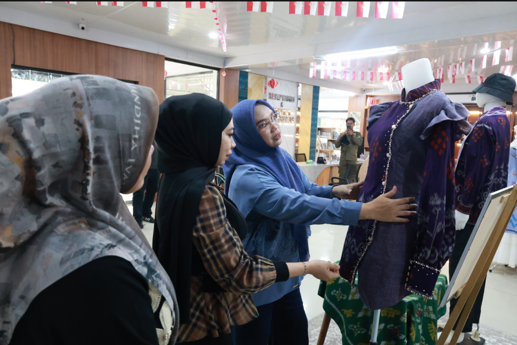 Rapat evaluasi Dekranasda Tanah Bumbu dipimpin Andi Irmayani Rudi Latif membahas inovasi kerajinan lokal dan persiapan Inacraft 2026.