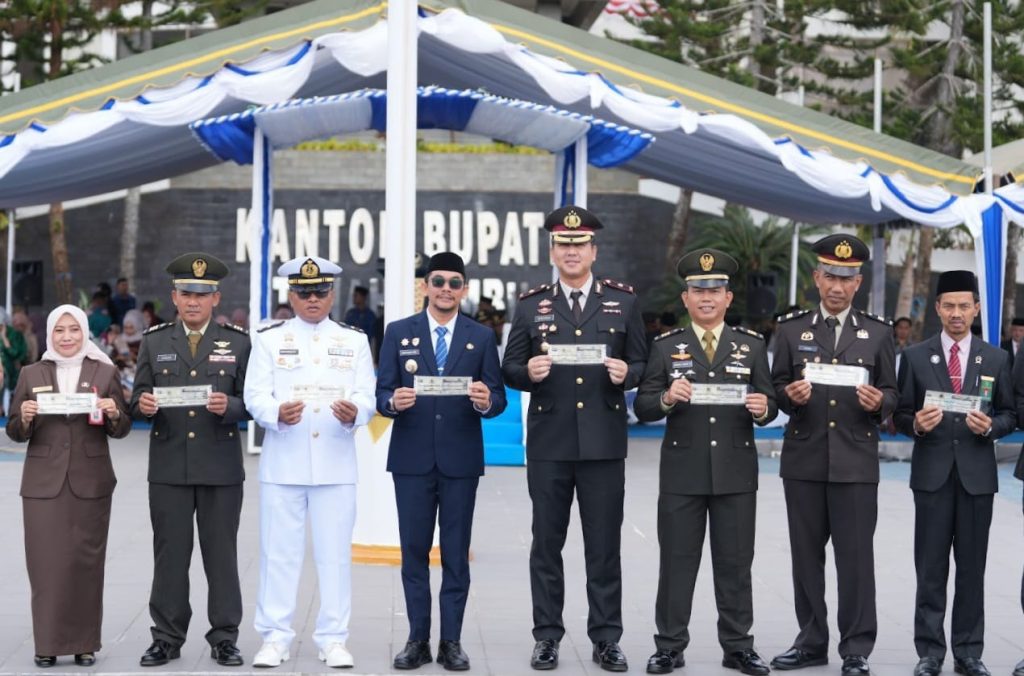 Bupati Andi Rudi Latif membuka Gebyar Panutan Pajak Kendaraan Bermotor 2026 di Batulicin dan melakukan pembayaran pajak secara simbolis melalui Mobil Samsat Keliling
